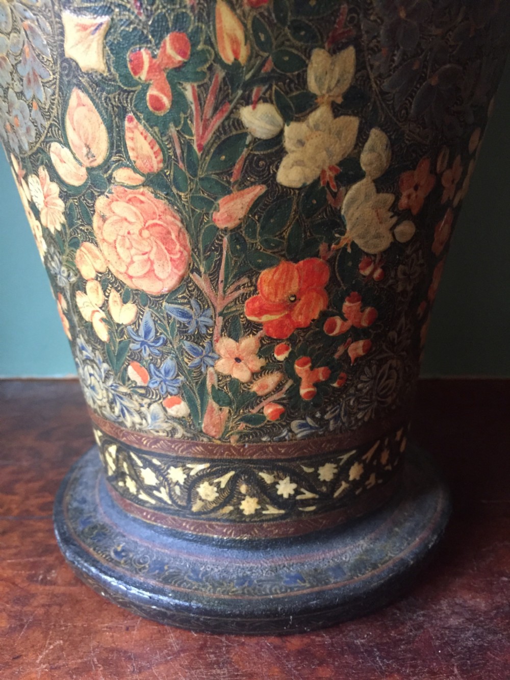 Superbly decorated C19th Indian Kashmiri papier-mâché vase of large scale. View X