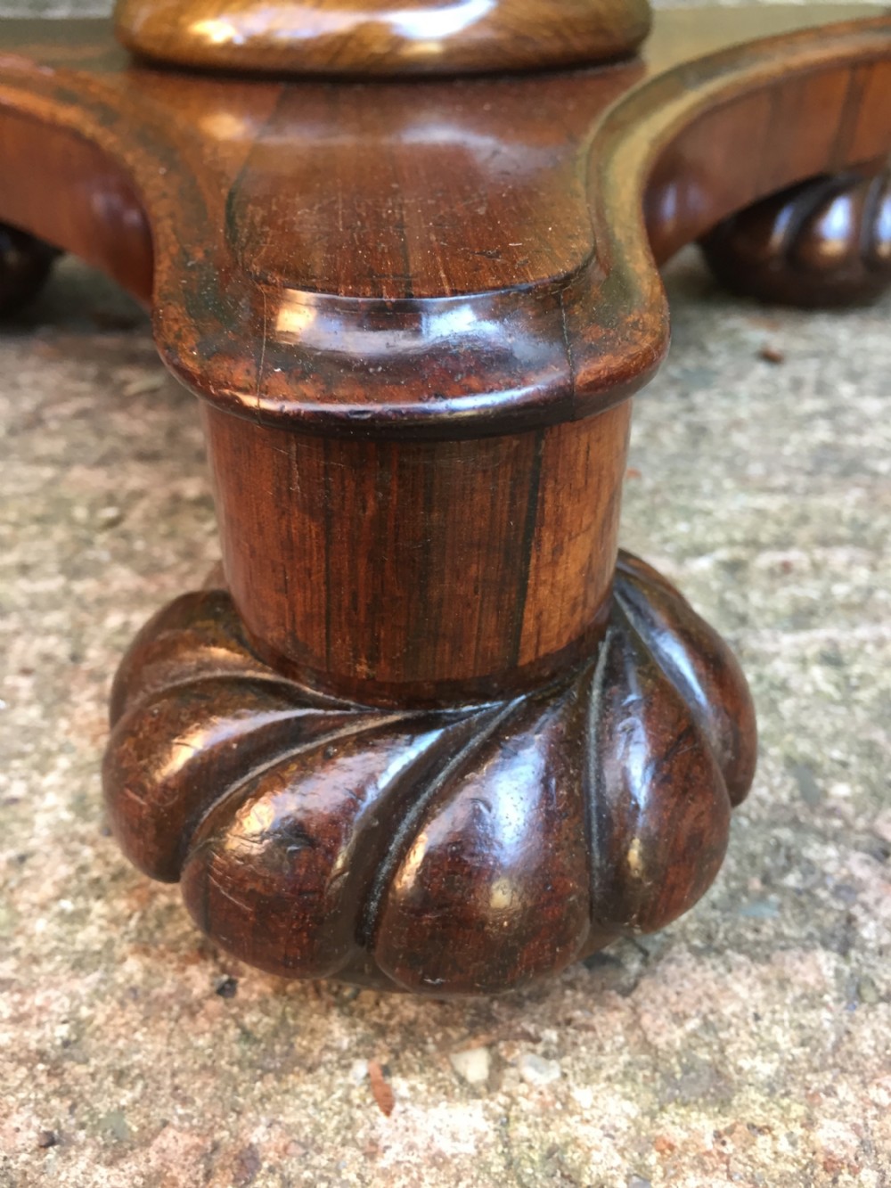 Early C19th George IV period circular rosewood pedestal lamp , wine or occasional table. View VII