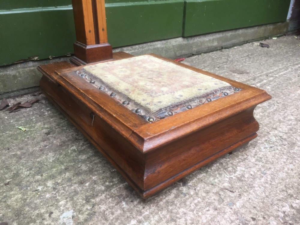 A set of late Victorian or Edwardian oak and brass floor-standing scales by W. & T. Avery Ltd. , Birmingham. View VIII