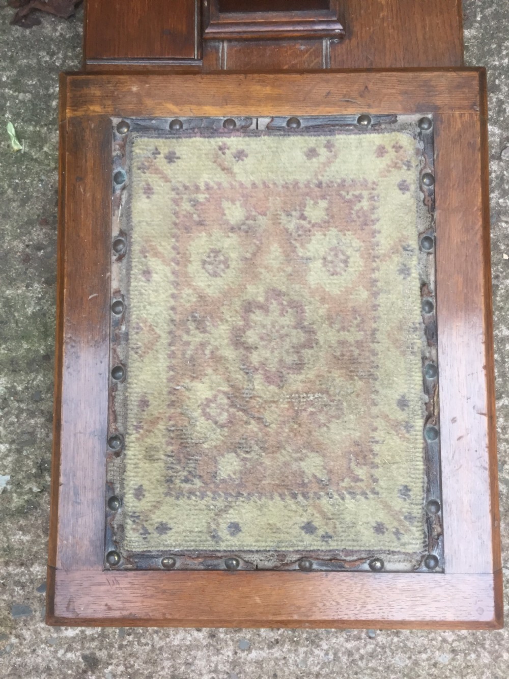 A set of late Victorian or Edwardian oak and brass floor-standing scales by W. & T. Avery Ltd. , Birmingham. View XVIII