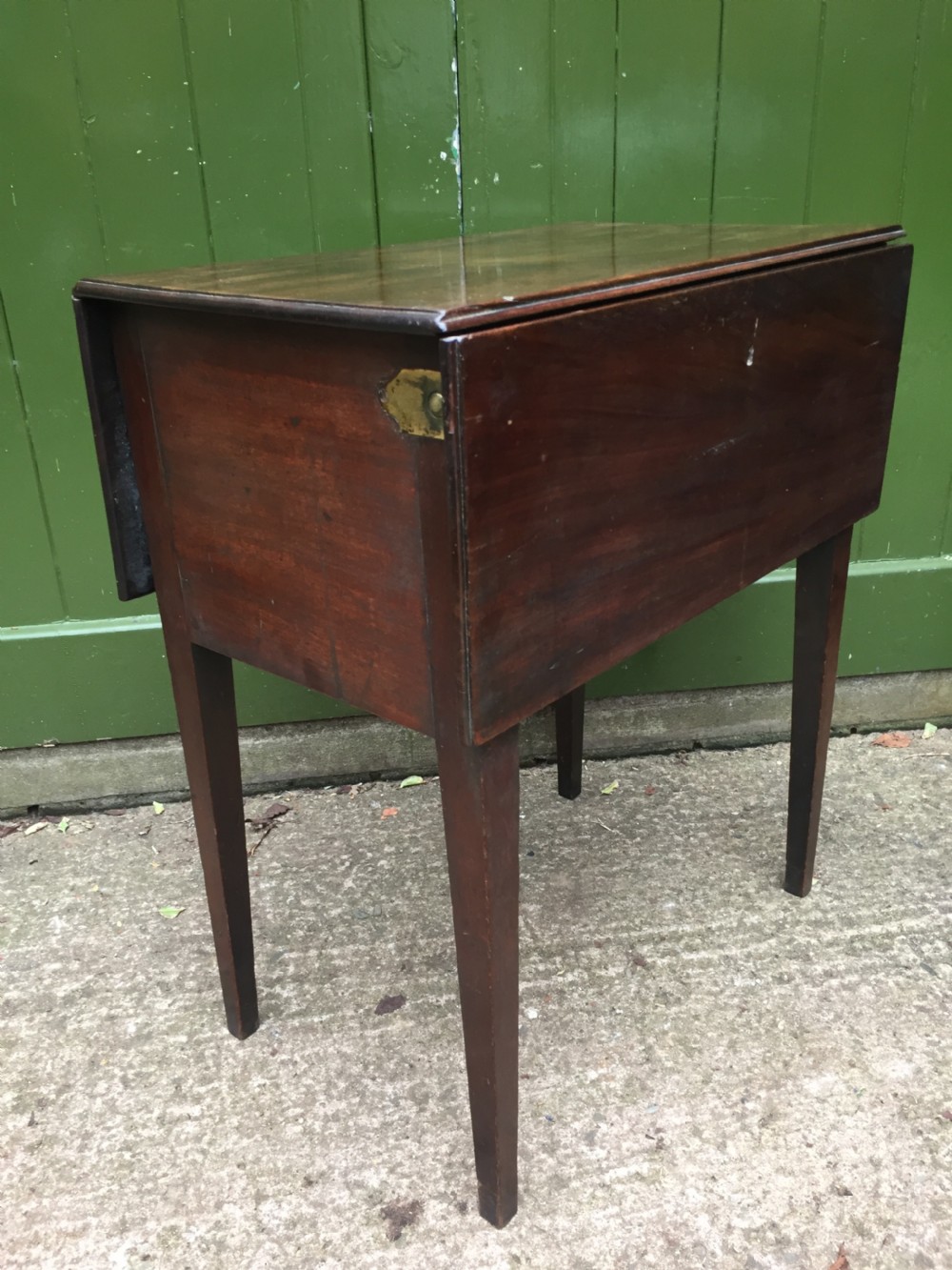 Late C18th George III period mahogany drop-leaf Pembroke 