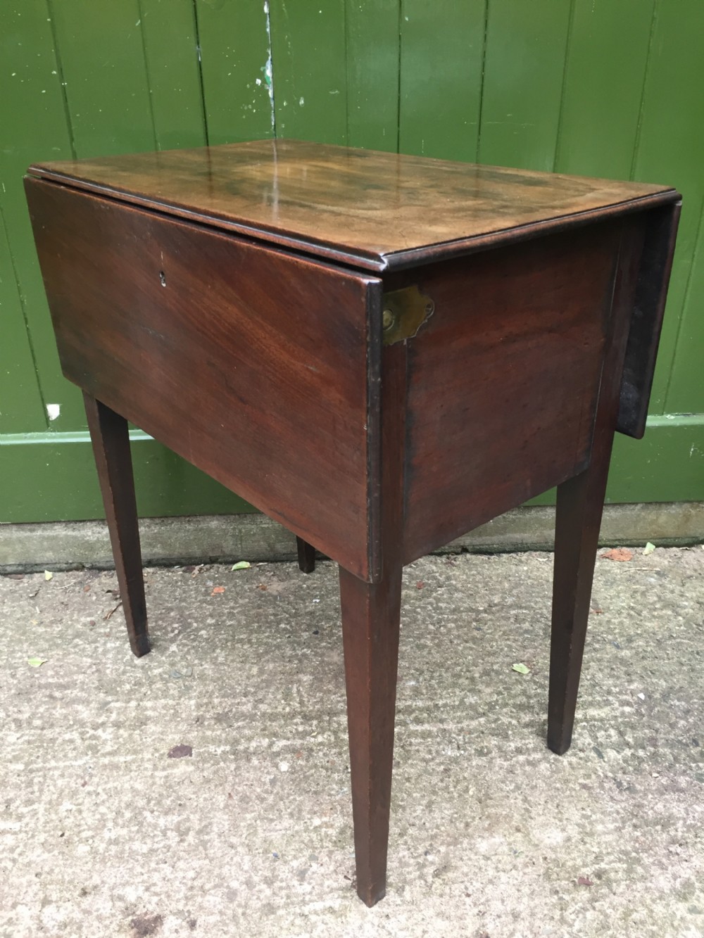 Late C18th George III period mahogany drop-leaf Pembroke 