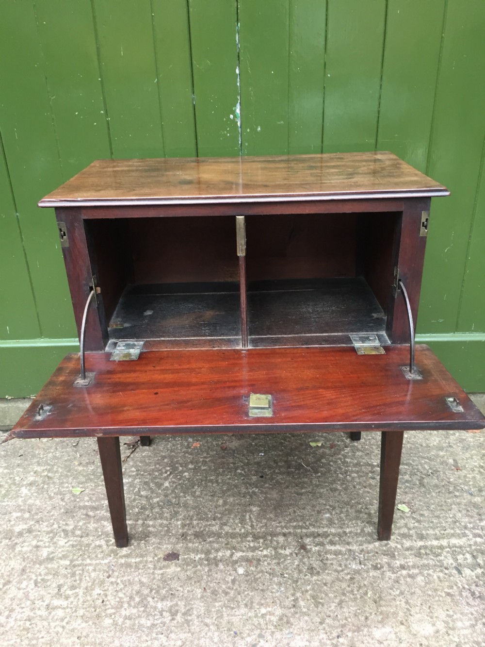 Late C18th George III period mahogany drop-leaf Pembroke 