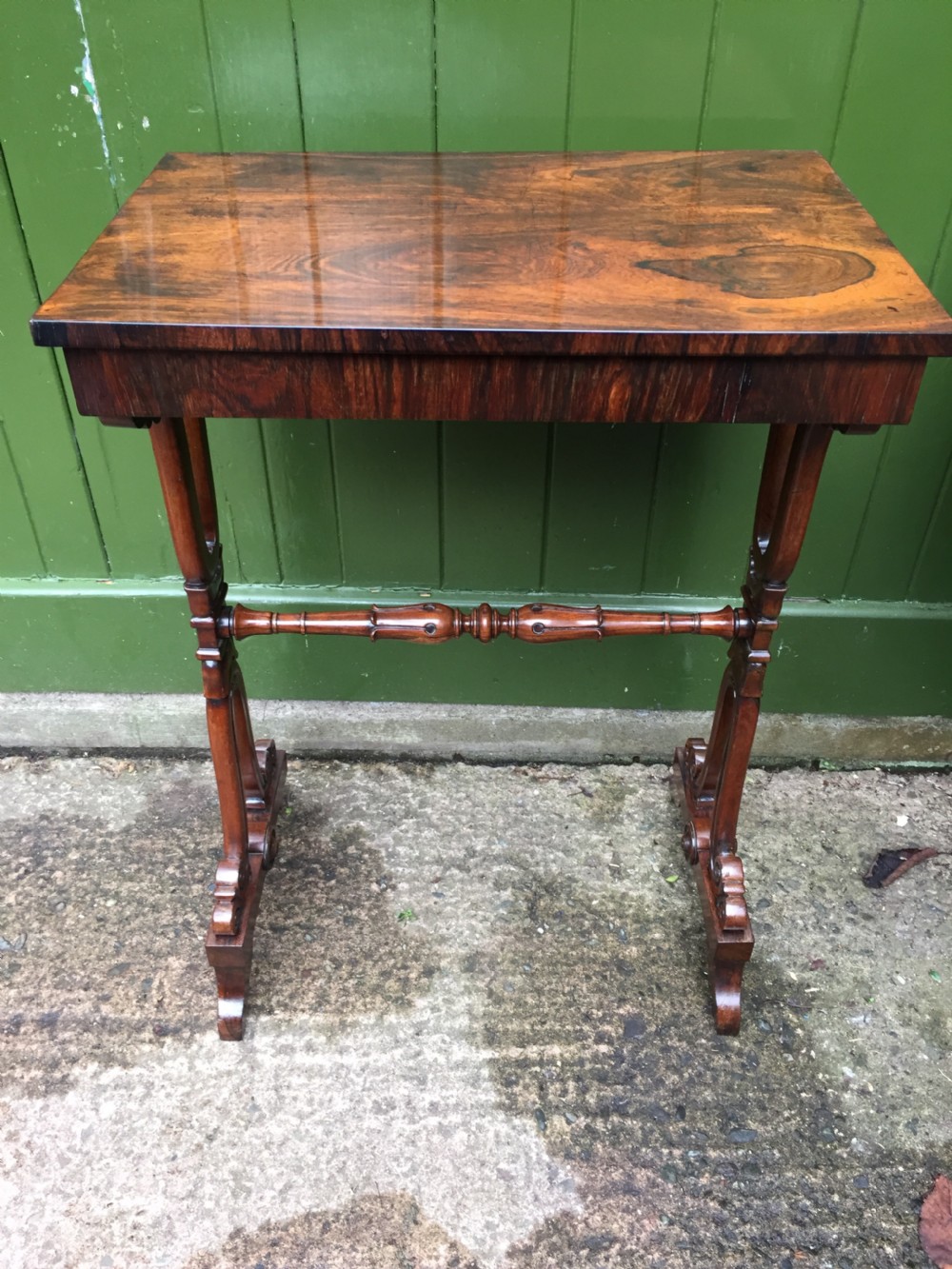 Smart early C19th George IV period rosewood lamp table on a carved base. View V