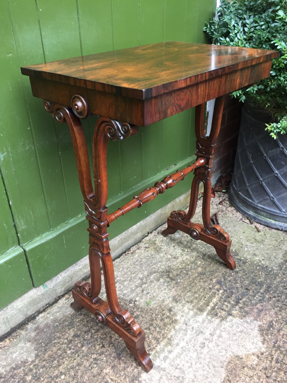 Smart early C19th George IV period rosewood lamp table on a carved base. View VI