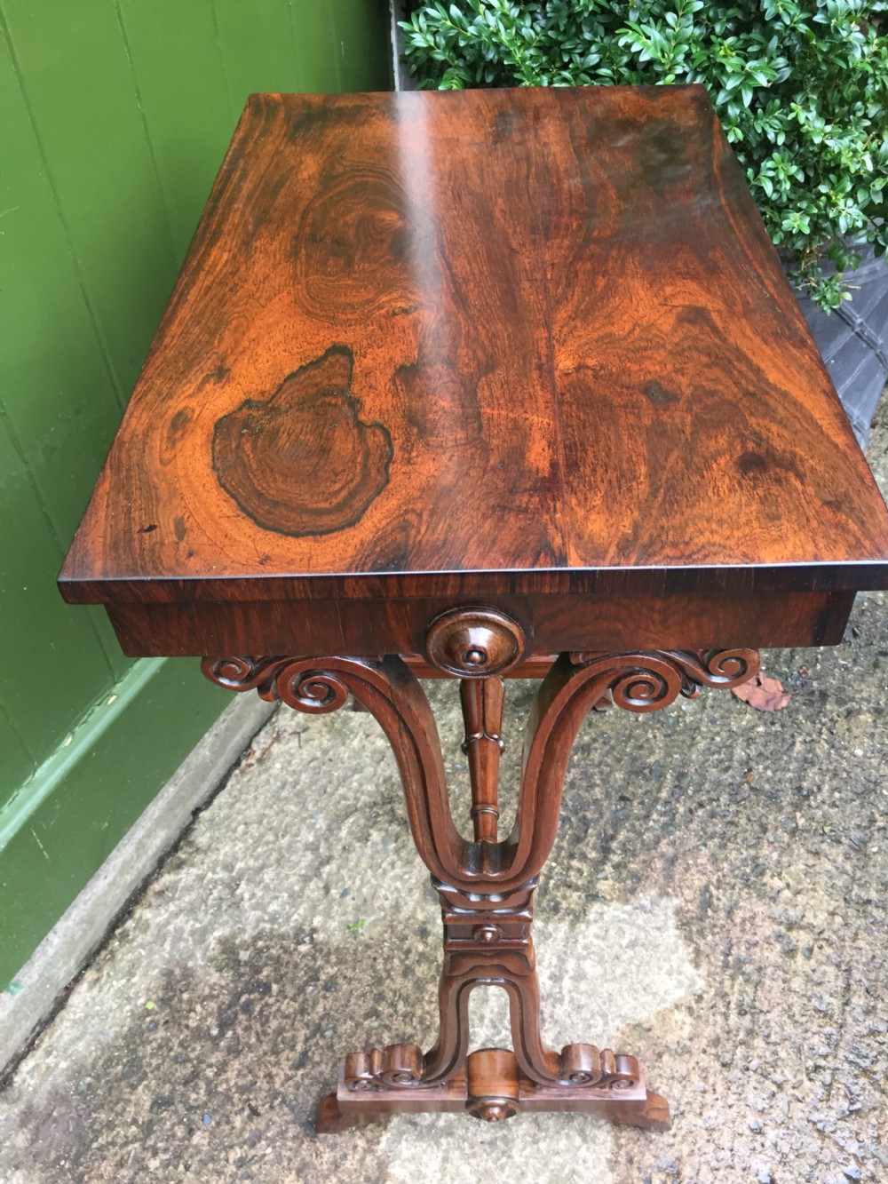 Smart early C19th George IV period rosewood lamp table on a carved base. View XI