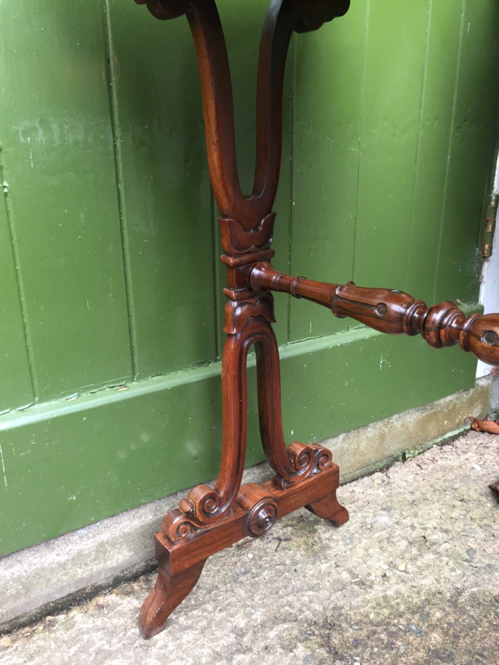 Smart early C19th George IV period rosewood lamp table on a carved base. View XIV