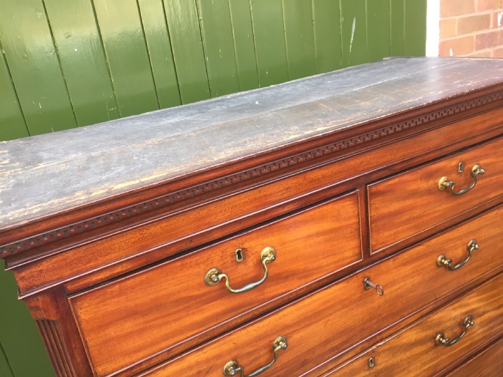 A late eighteenth-century George III mahogany chest-on-chest featuring a dentil moulding cornice, two short over five long graduated drawers with brass swan-neck handles, supported on bracket feet. View XVI