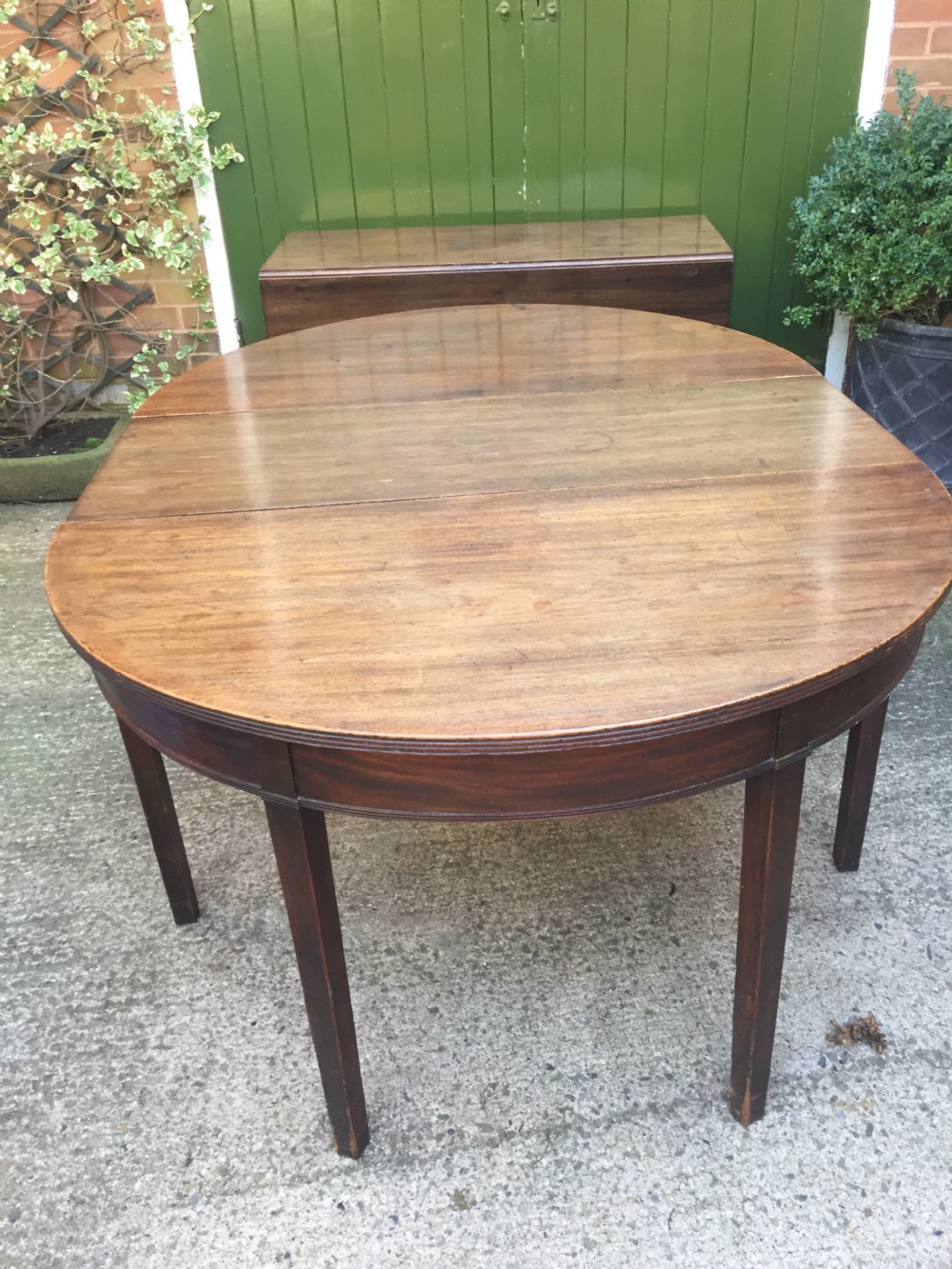 Highly versatile C18th George III period mahogany D-ended dining table with various configuration options in 'as found' country-house condition. View XIV