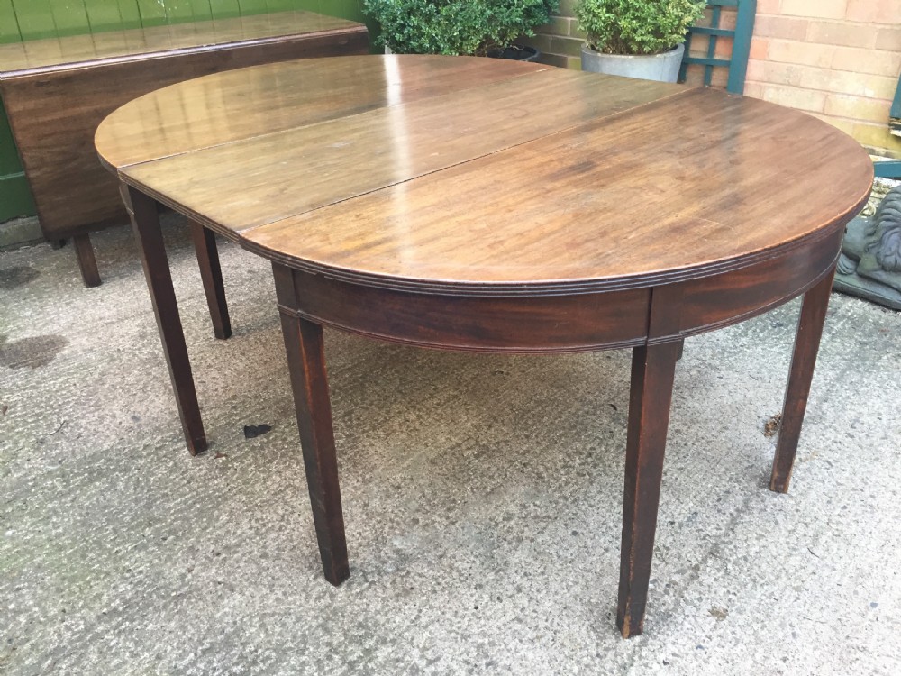 Highly versatile C18th George III period mahogany D-ended dining table with various configuration options in 'as found' country-house condition. View XV