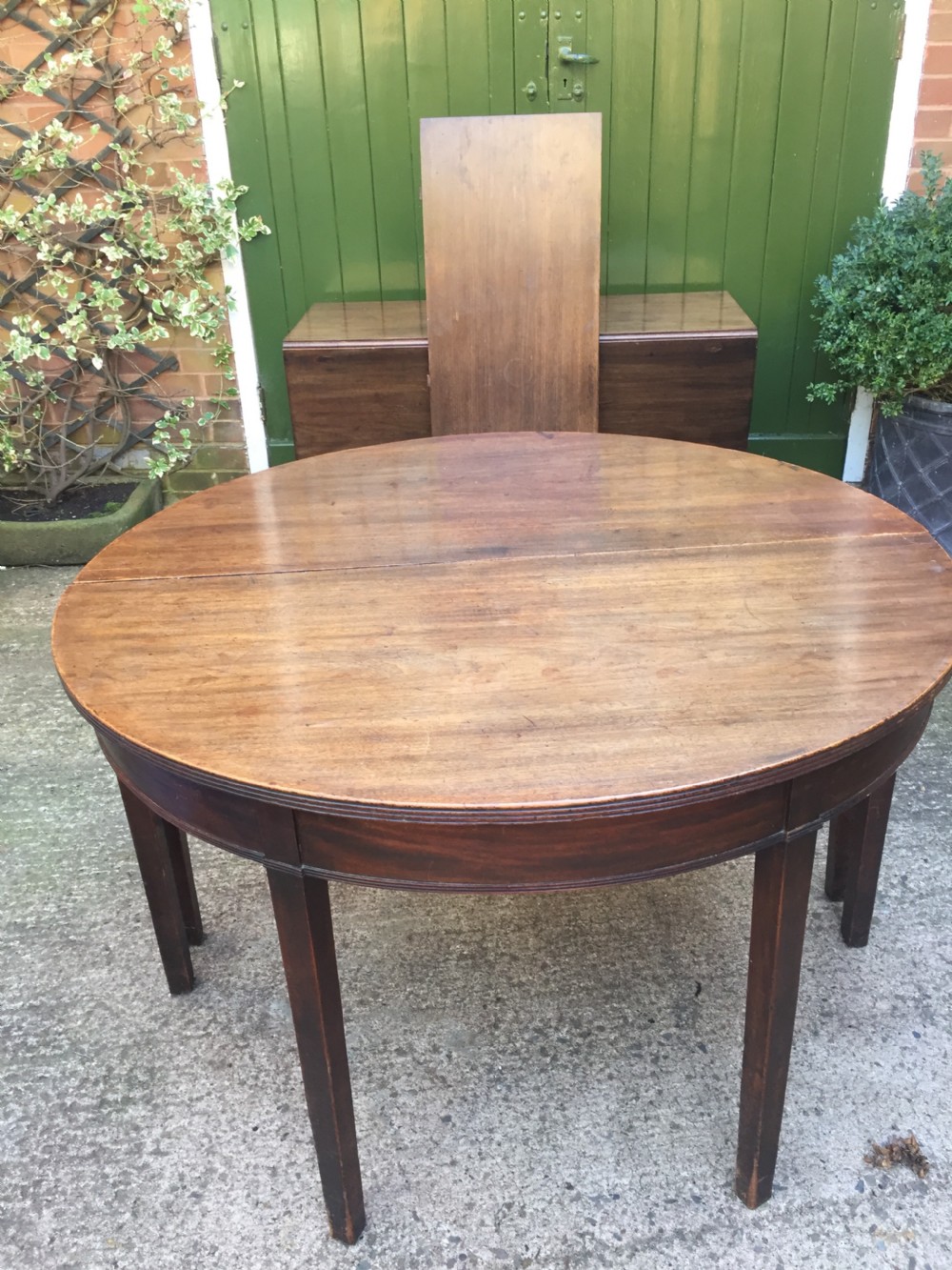 Highly versatile C18th George III period mahogany D-ended dining table with various configuration options in 'as found' country-house condition. View XVIII