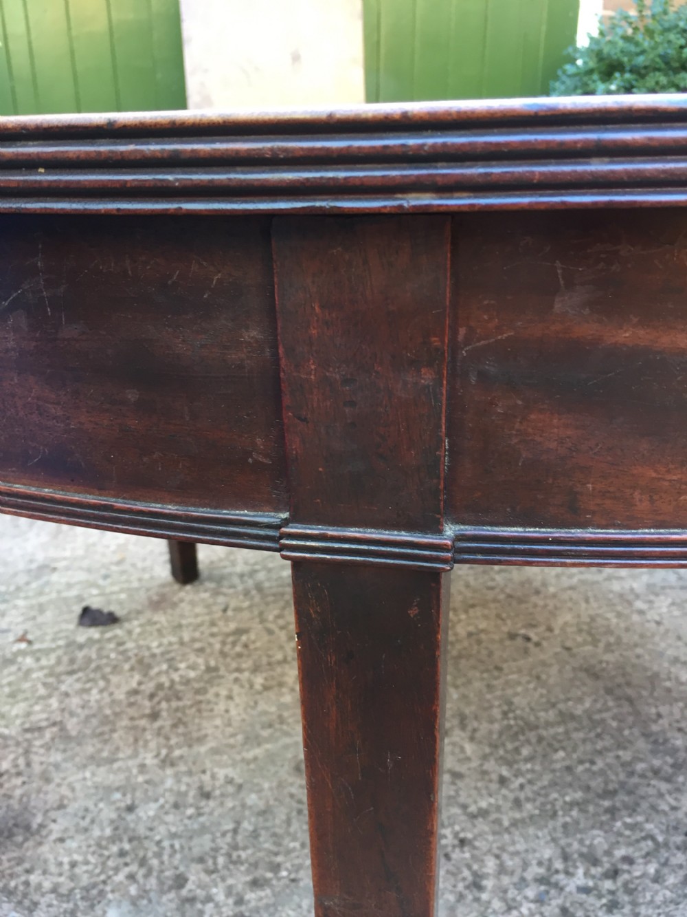 Highly versatile C18th George III period mahogany D-ended dining table with various configuration options in 'as found' country-house condition. View XIX