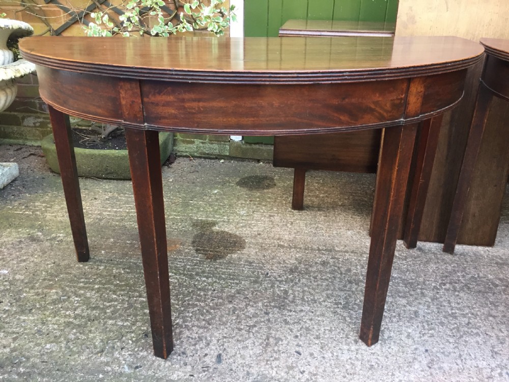 Highly versatile C18th George III period mahogany D-ended dining table with various configuration options in 'as found' country-house condition. View XXII