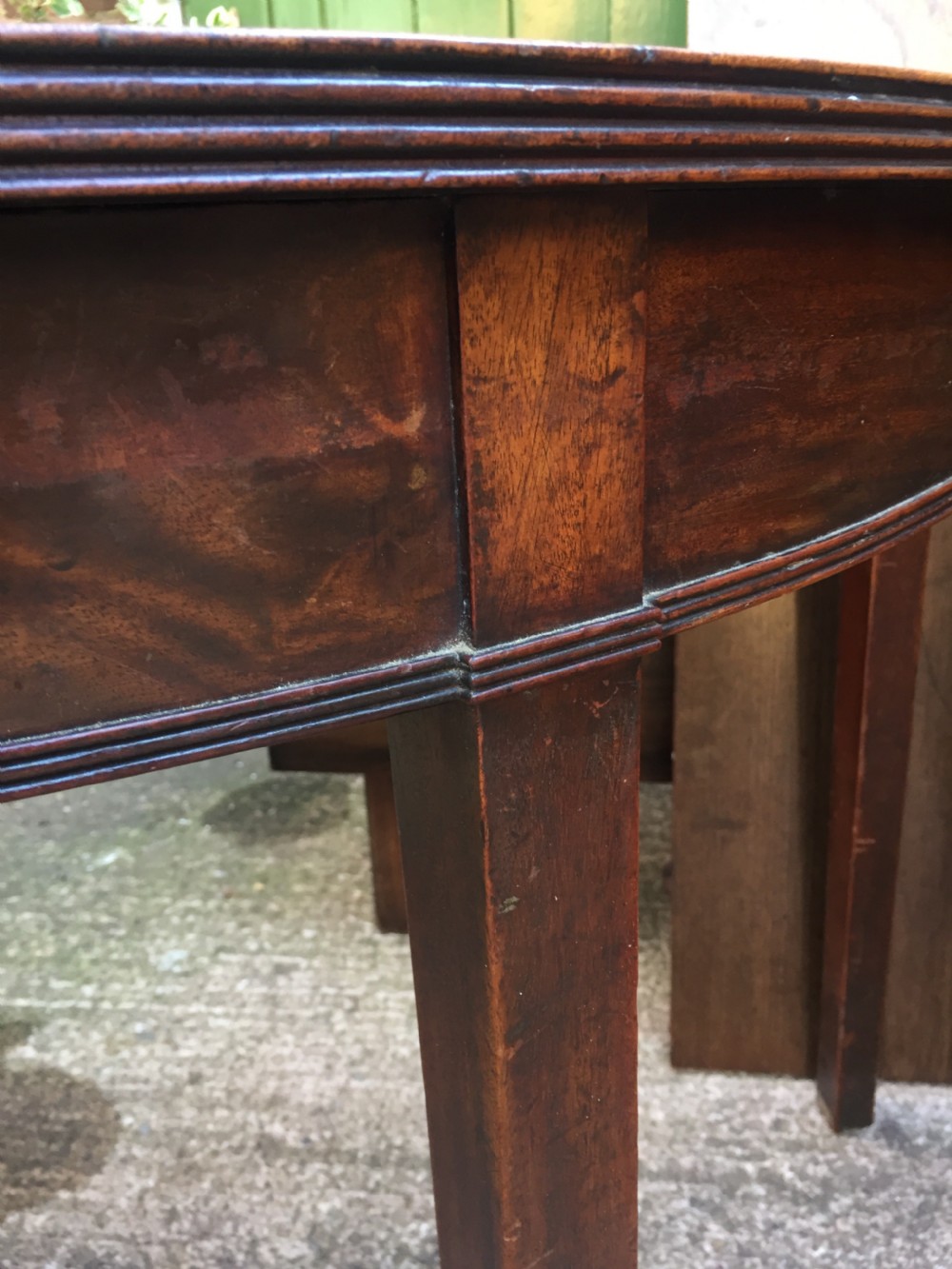 Highly versatile C18th George III period mahogany D-ended dining table with various configuration options in 'as found' country-house condition. View XXIV