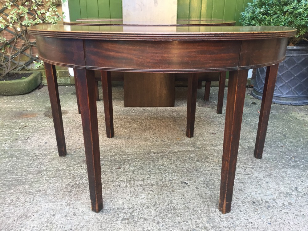 Highly versatile C18th George III period mahogany D-ended dining table with various configuration options in 'as found' country-house condition. View XXVI