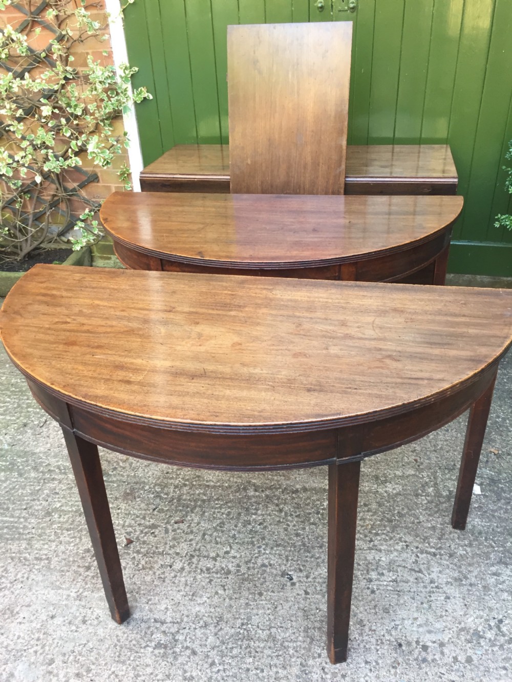 Highly versatile C18th George III period mahogany D-ended dining table with various configuration options in 'as found' country-house condition. View XXVIII