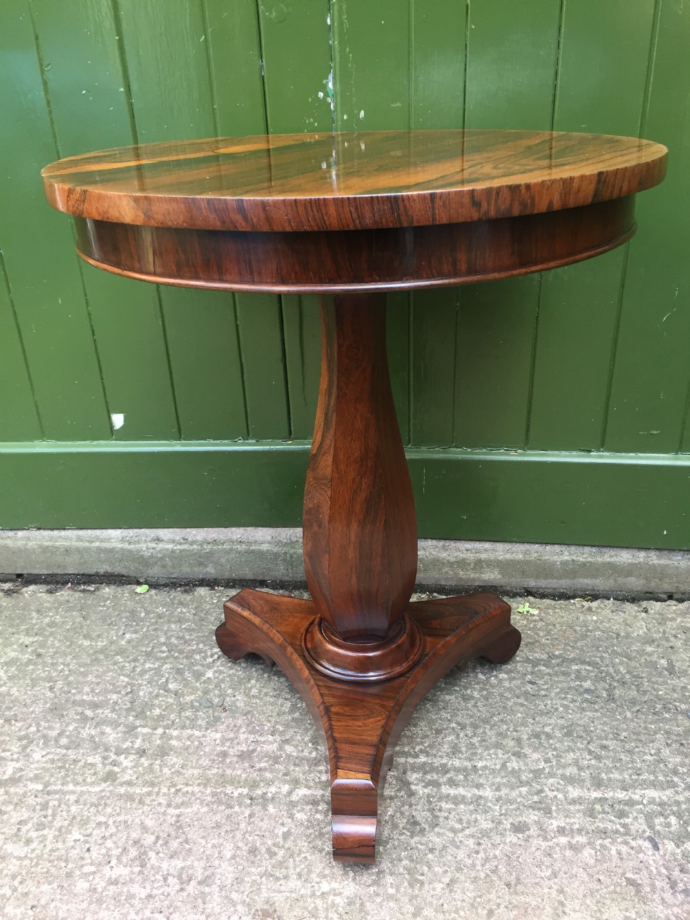 Early C19th George IV period rosewood circular pedestal table of outstanding quality. View III