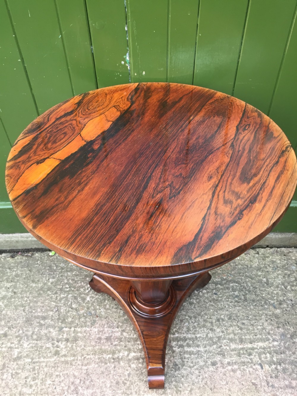 Early C19th George IV period rosewood circular pedestal table of outstanding quality. View IV
