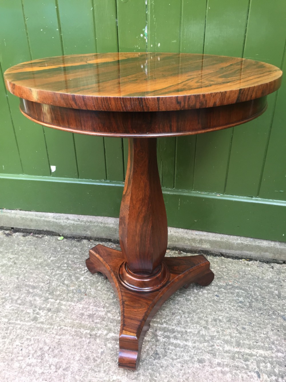 Early C19th George IV period rosewood circular pedestal table of outstanding quality. View VIII