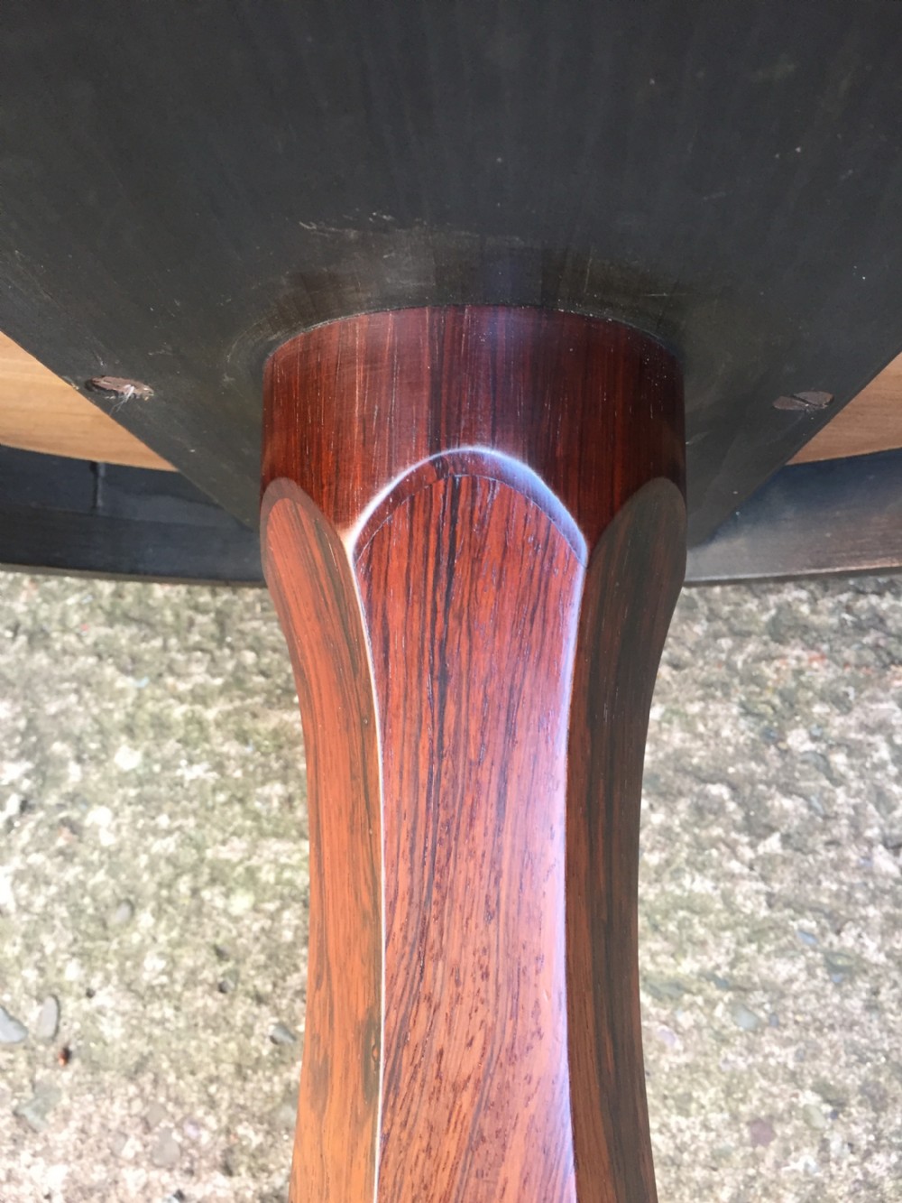Early C19th George IV period rosewood circular pedestal table of outstanding quality. View XV