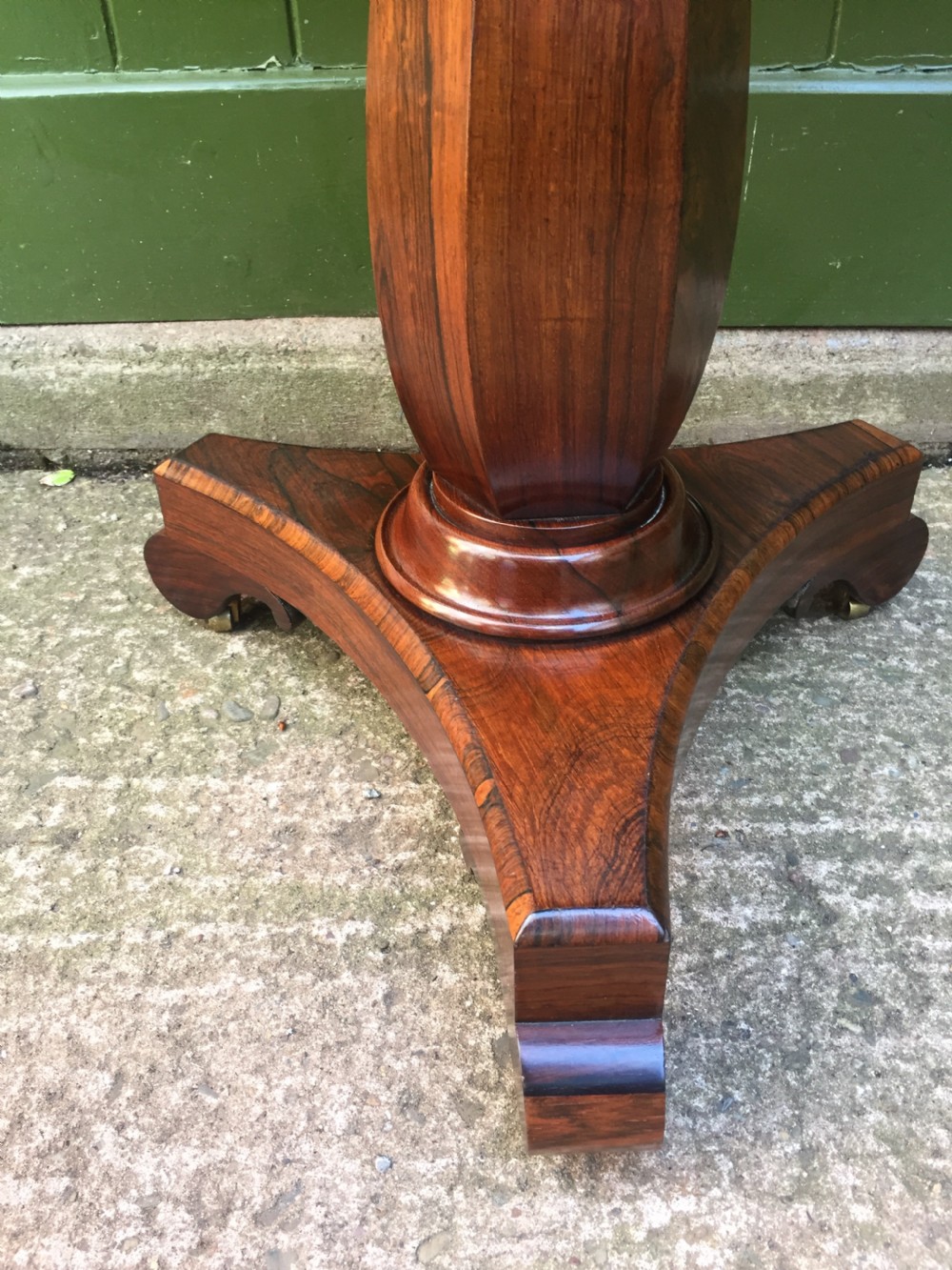 Early C19th George IV period rosewood circular pedestal table of outstanding quality. View XVII