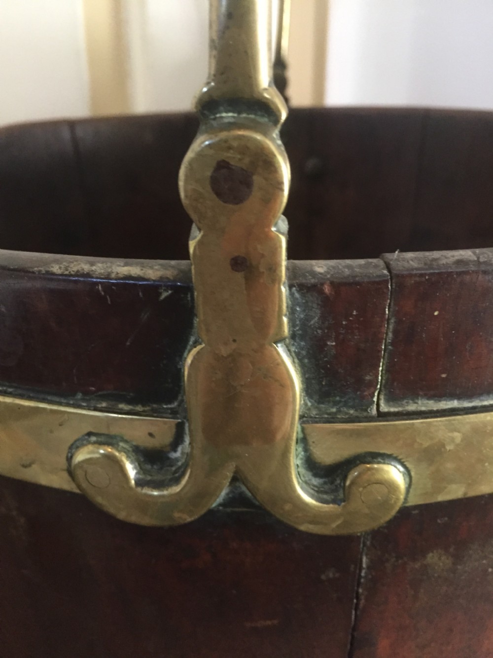 Late C18th George III period brass-bound mahogany plate-bucket. View VII