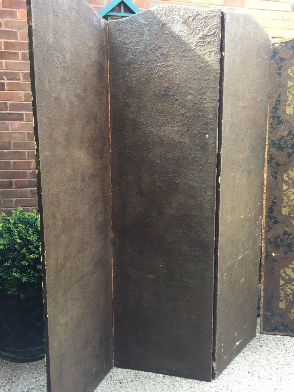 Large and impressive late C19th 'country-house' hinged and folding 6-panel room divider or screen . View XV