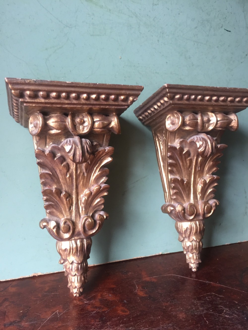 Finely carved pair of early C20th Italian giltwood display brackets or corbels. View IV