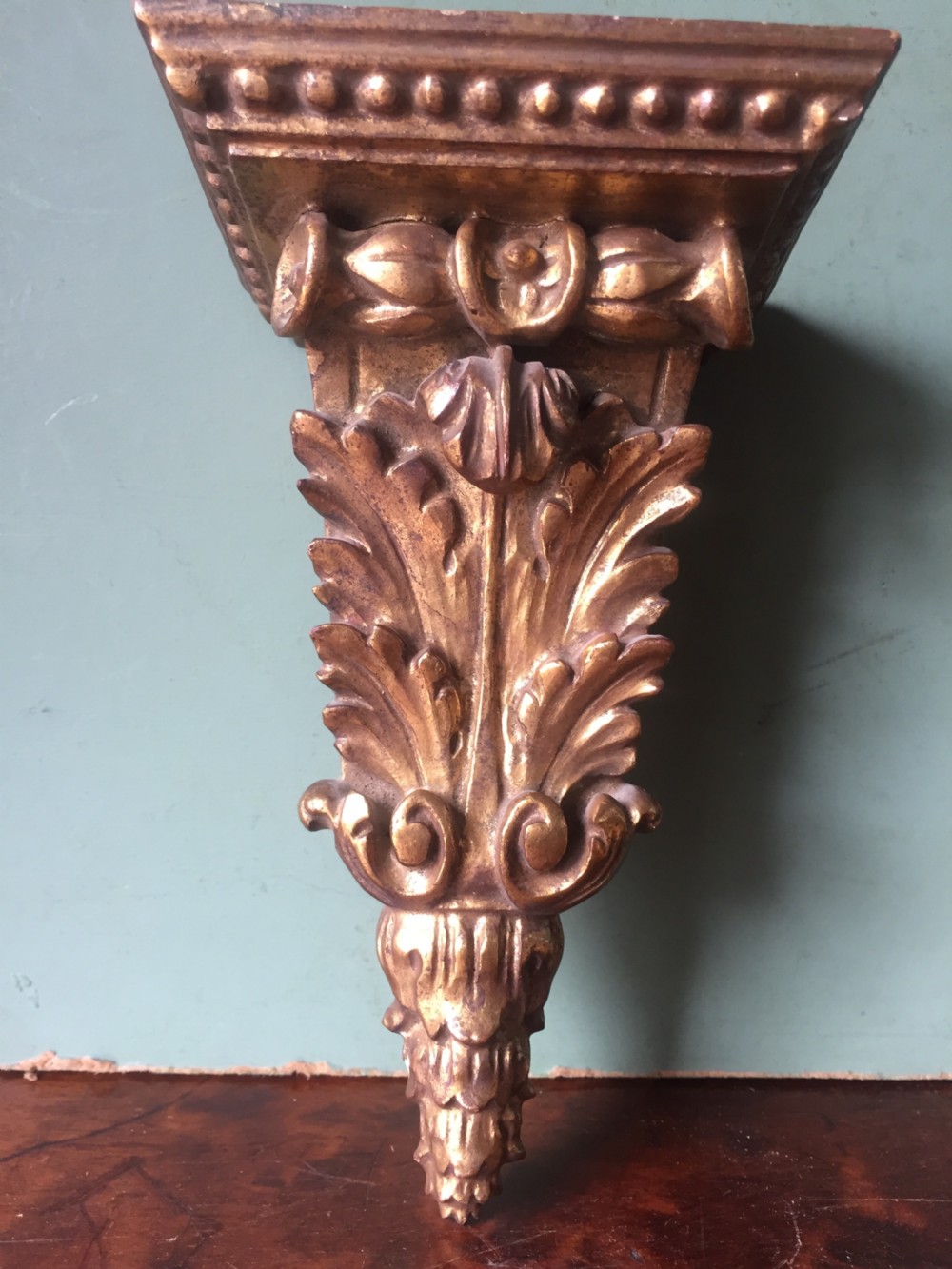 Finely carved pair of early C20th Italian giltwood display brackets or corbels. View IX