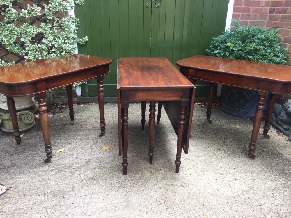 A Regency mahogany extending dining table with turned legs and brass castors. View XVI