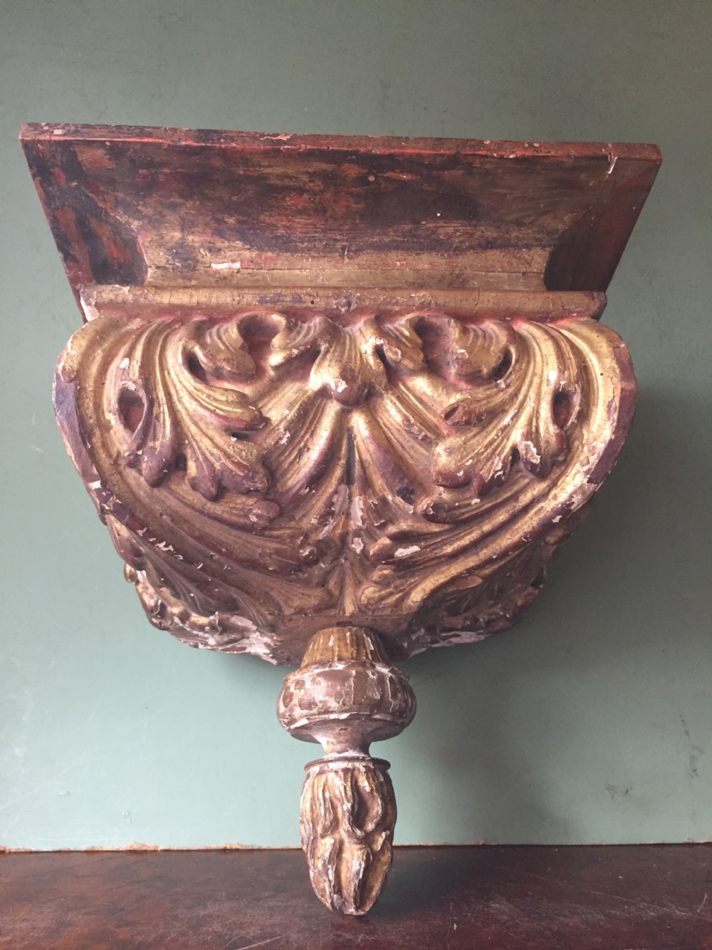 Early C18th Italian carved giltwood display bracket . View III