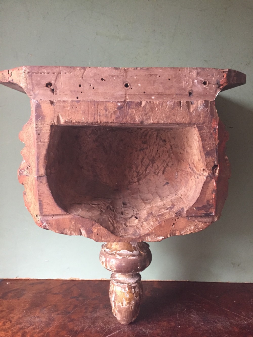 Early C18th Italian carved giltwood display bracket . View IV