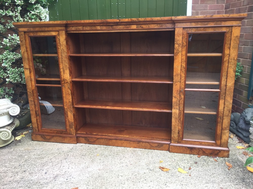 Superb quality mid C19th burr walnut bookcase cabinet by Gillows of Lancaster. View III