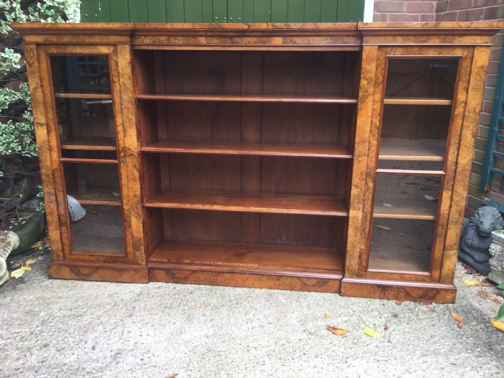 Superb quality mid C19th burr walnut bookcase cabinet by Gillows of Lancaster. View VI