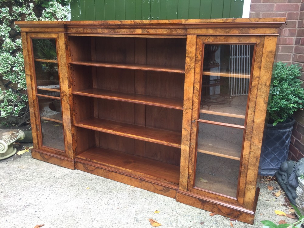 Superb quality mid C19th burr walnut bookcase cabinet by Gillows of Lancaster. View XIV