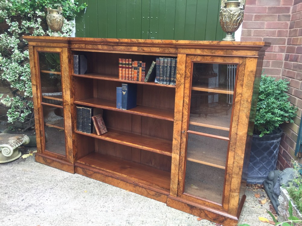 Superb quality mid C19th burr walnut bookcase cabinet by Gillows of Lancaster. View XVIII