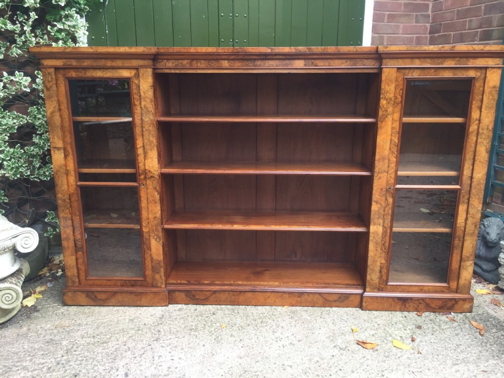 Superb quality mid C19th burr walnut bookcase cabinet by Gillows of Lancaster. View XVI