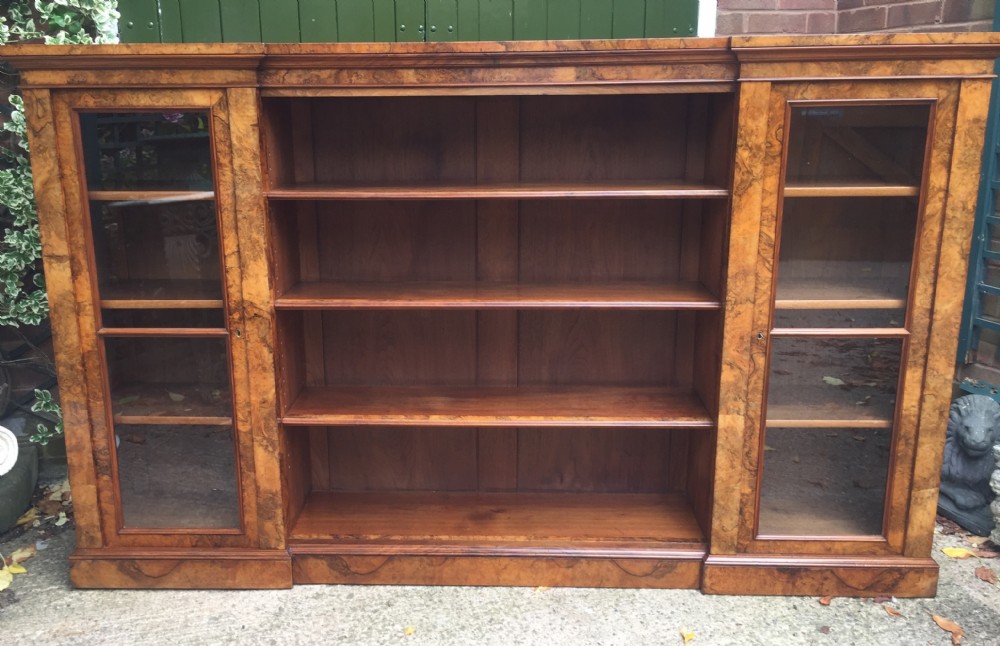 Superb quality mid C19th burr walnut bookcase cabinet by Gillows of Lancaster. View XXI