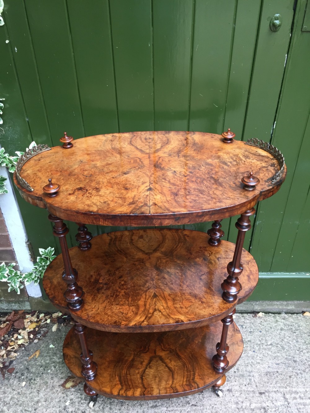 Mid C19th Victorian period burr walnut 3-tier 'whatnot' or etagere  View III