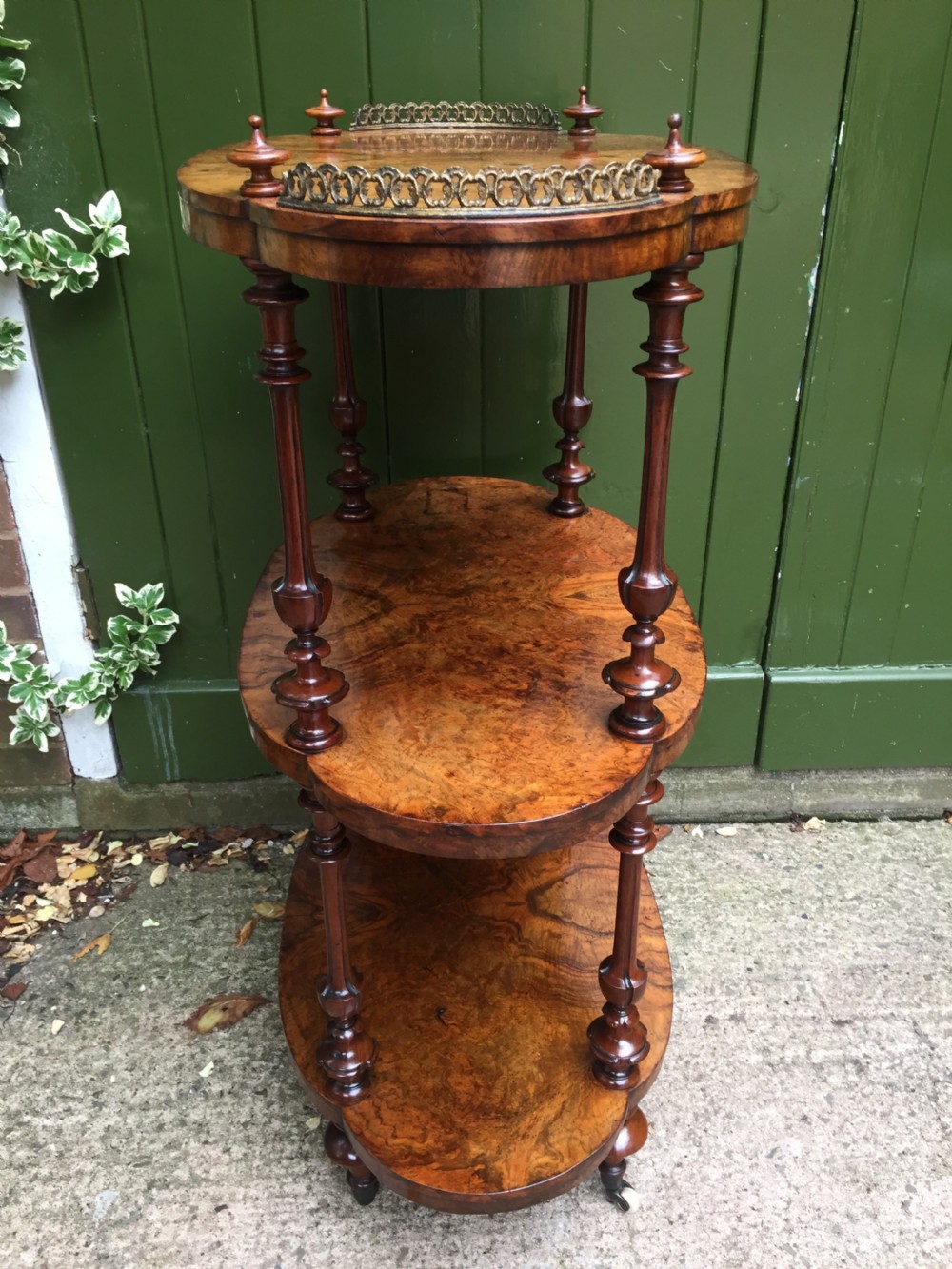 Mid C19th Victorian period burr walnut 3-tier 'whatnot' or etagere  View IV