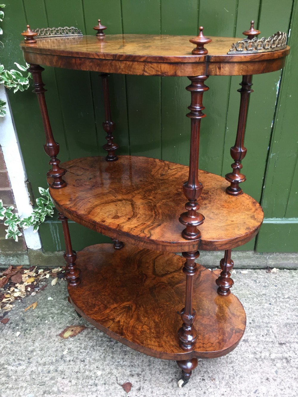 Mid C19th Victorian period burr walnut 3-tier 'whatnot' or etagere  View XI