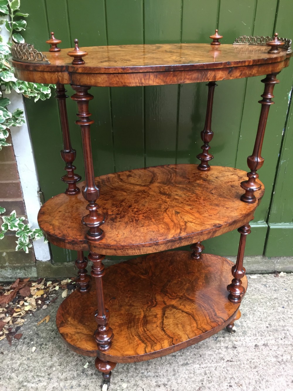 Mid C19th Victorian period burr walnut 3-tier 'whatnot' or etagere  View XII