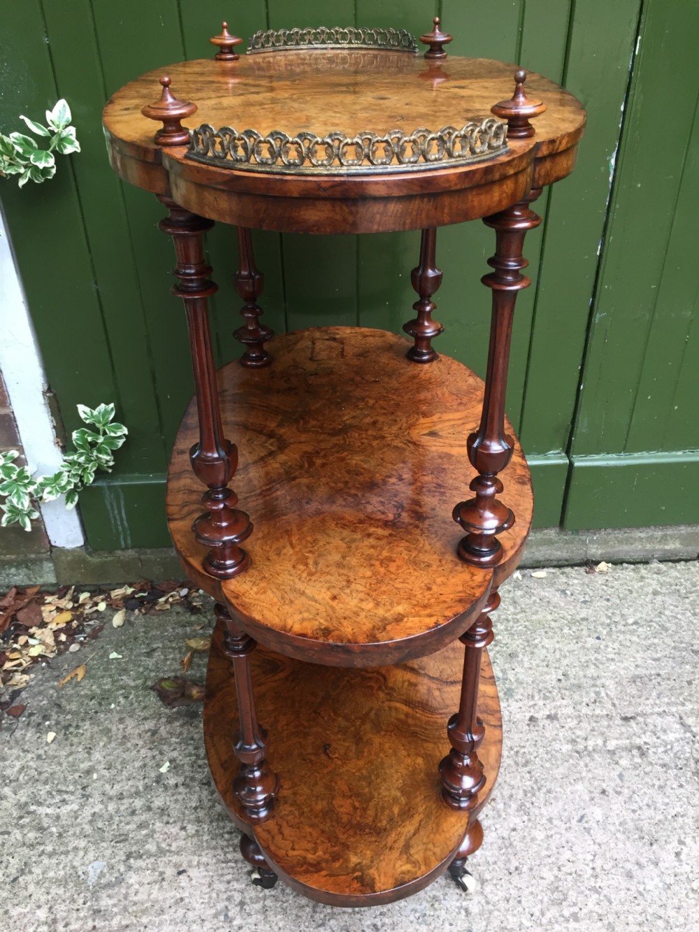 Mid C19th Victorian period burr walnut 3-tier 'whatnot' or etagere  View XIV