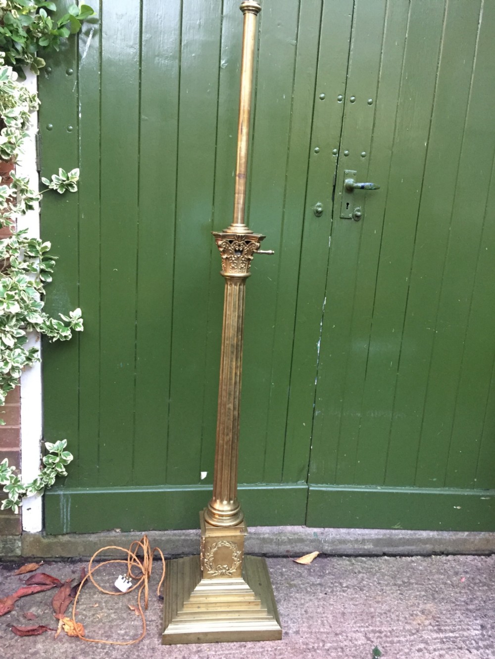 Imposing late C19th/ early C20th Edwardian period brass Corinthian capped fluted column telescopic height standard lamp . View XII