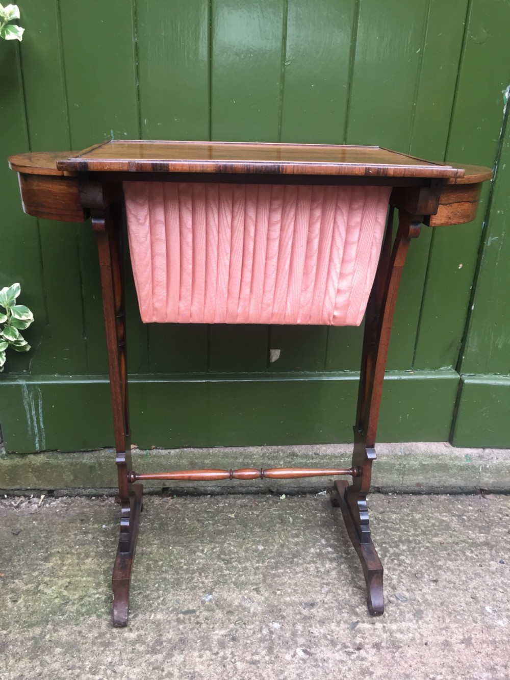 Elegant early C19th George IV period rosewood sewing or work table of Gillows design. View XI