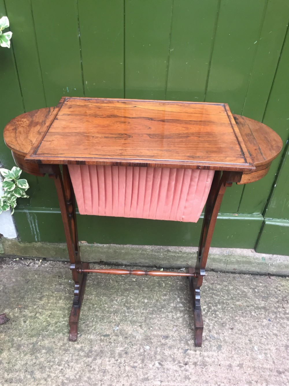 Elegant early C19th George IV period rosewood sewing or work table of Gillows design. View XII