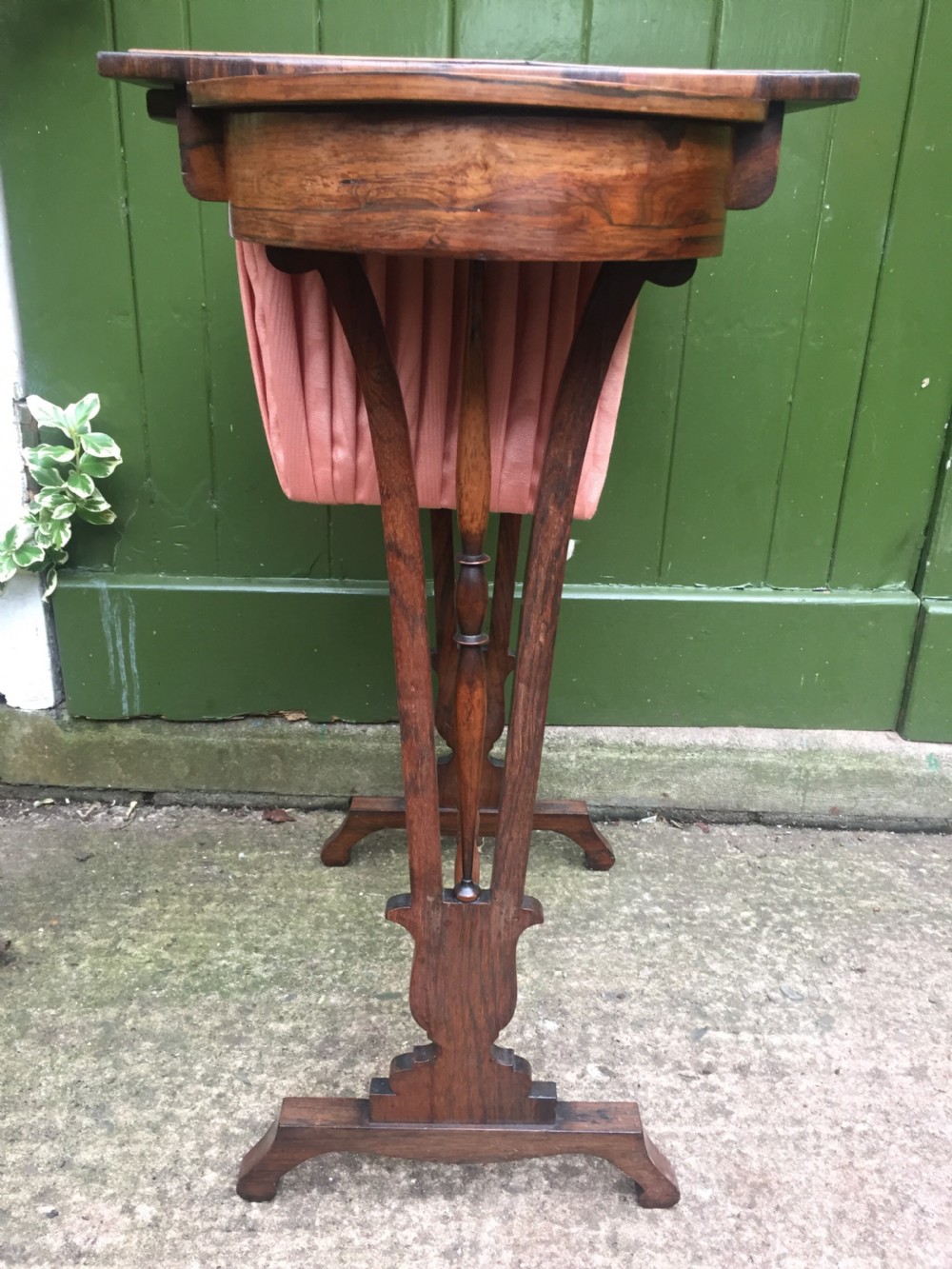 Elegant early C19th George IV period rosewood sewing or work table of Gillows design. View XIV