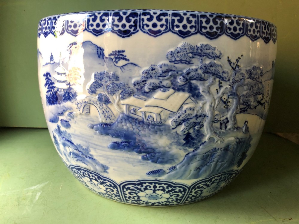 Large late C19th Japanese Meiji period porcelain jardiniere or fish-bowl . View IV
