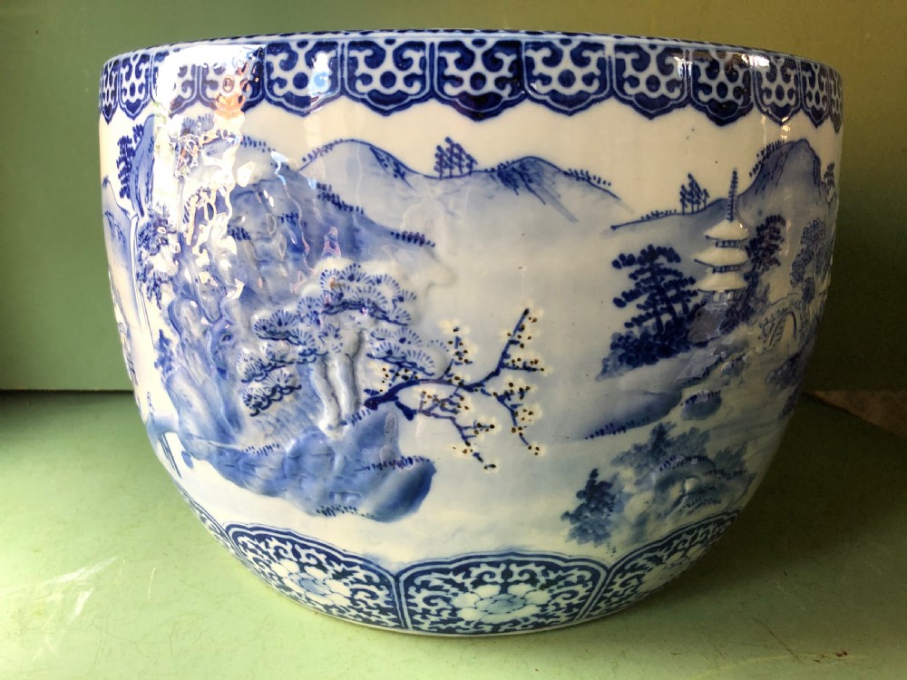 Large late C19th Japanese Meiji period porcelain jardiniere or fish-bowl . View VI