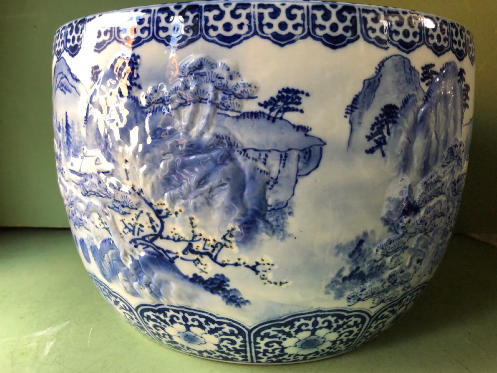 Large late C19th Japanese Meiji period porcelain jardiniere or fish-bowl . View IX